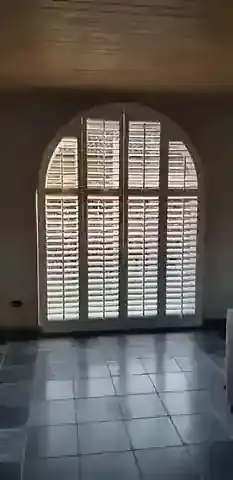Shutters nach Maß für ein Rundbogenfenster — Projektfoto 5