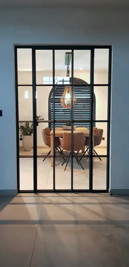 Shutters nach Maß für ein Rundbogenfenster — Projektfoto 1