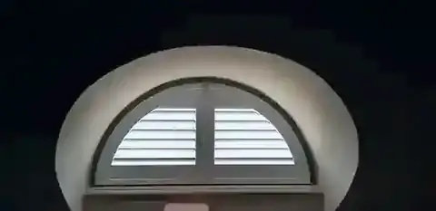 Shutters nach Maß für ein Rundbogenfenster — Projektfoto 6